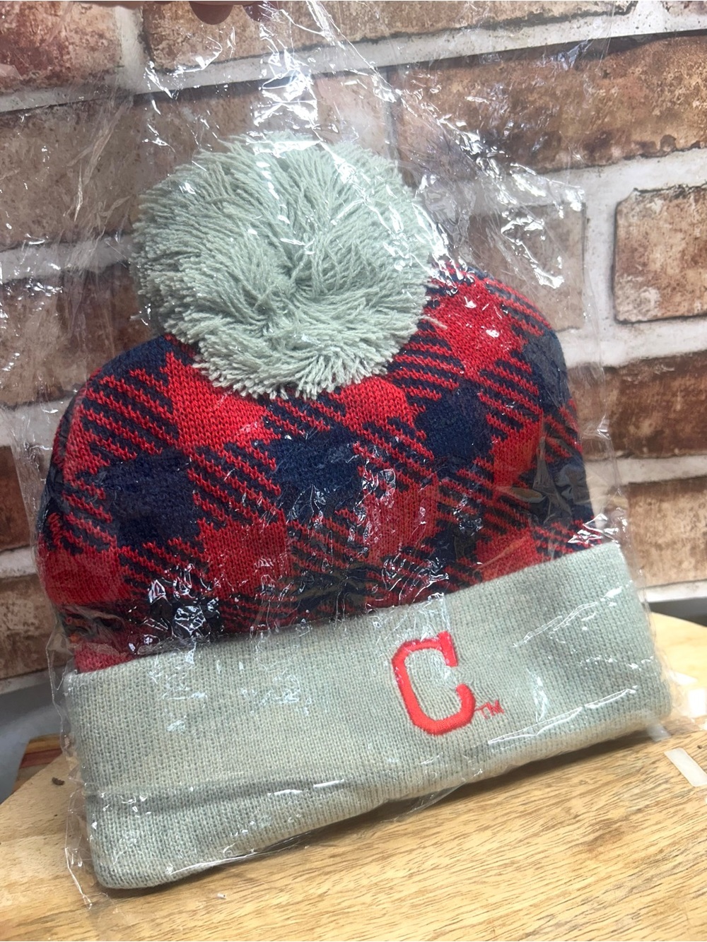 Cleveland Indians/Guardians
Embroidered With Pom Pom Key
Bank Winter Beanie Hat